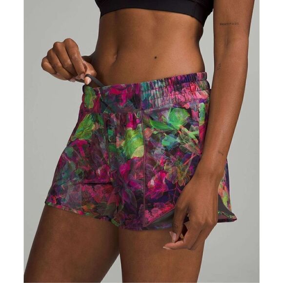 Lululemon Hotty Hot Low-Rise Lined Short 4"